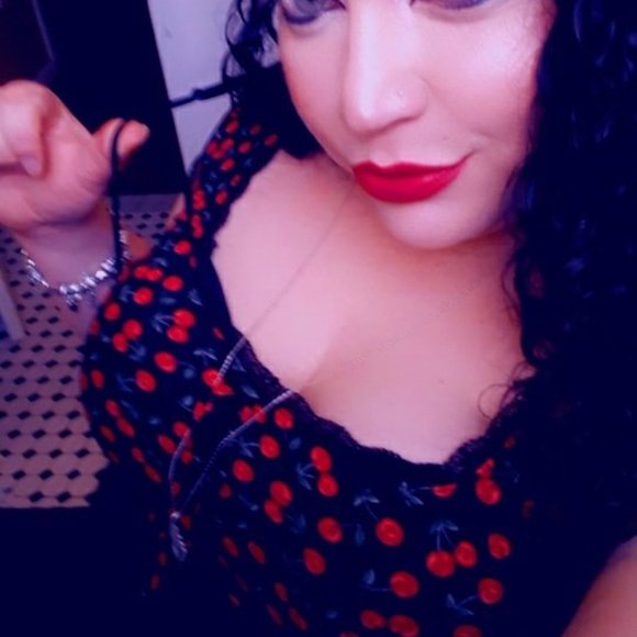 Meet your Posher, Christina - Picture 3 of 15